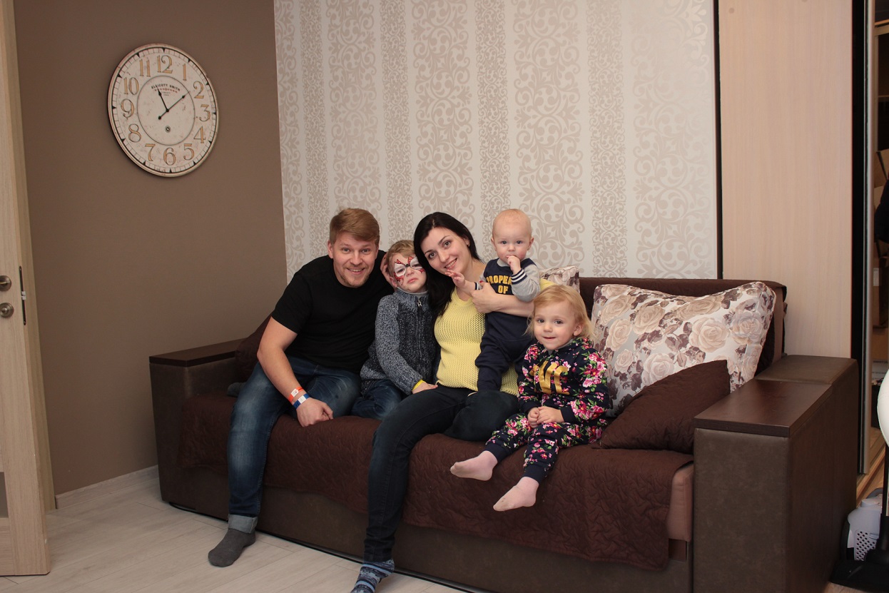 Победитель шоу &quot;Голос країни-5&quot; отметил новоселье в квартире, подаренной Тиной Кароль